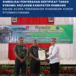 SIMBOLISASI PENYERAHAN SERTIPIKAT TANAH KORAMIL 06/LASEM KABUPATEN REMBANG. DALAM ACARA PENGARAHAN KOMANDAN KOREM 073/MAKUTARAMA
